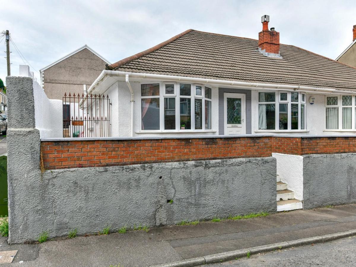 Pass The Keys Newly Refurbished Modern Bungalow - Pets Welcome Villa Swansea Exterior photo